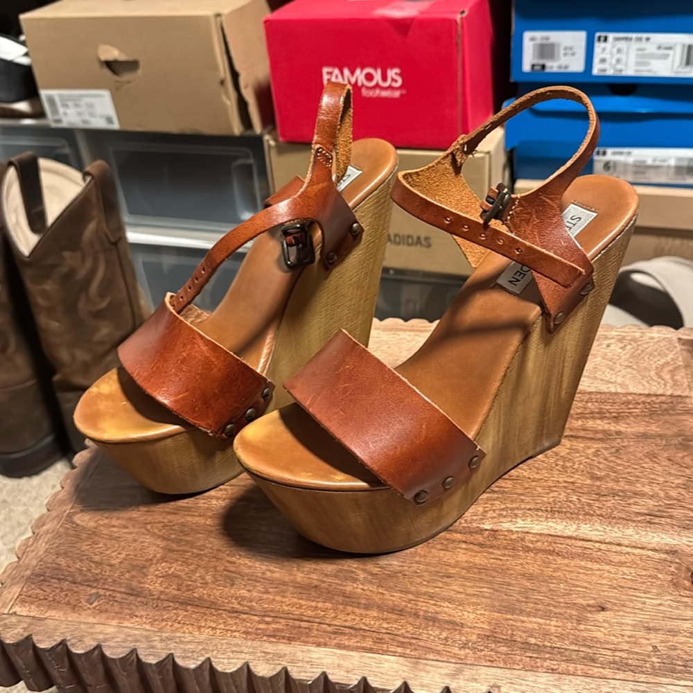Beautiful Steve Madden cognac leather wedges